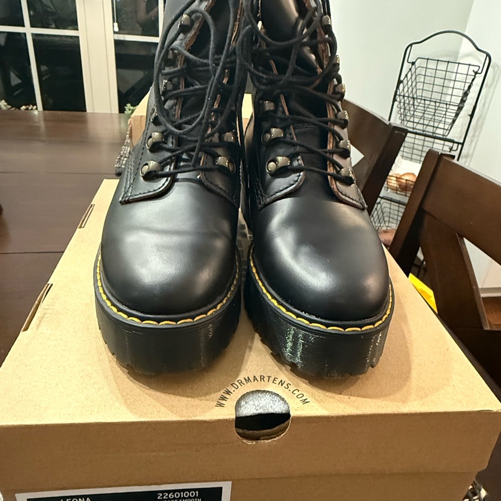 Dr. Martens Leona Black Vintage Smooth Boots